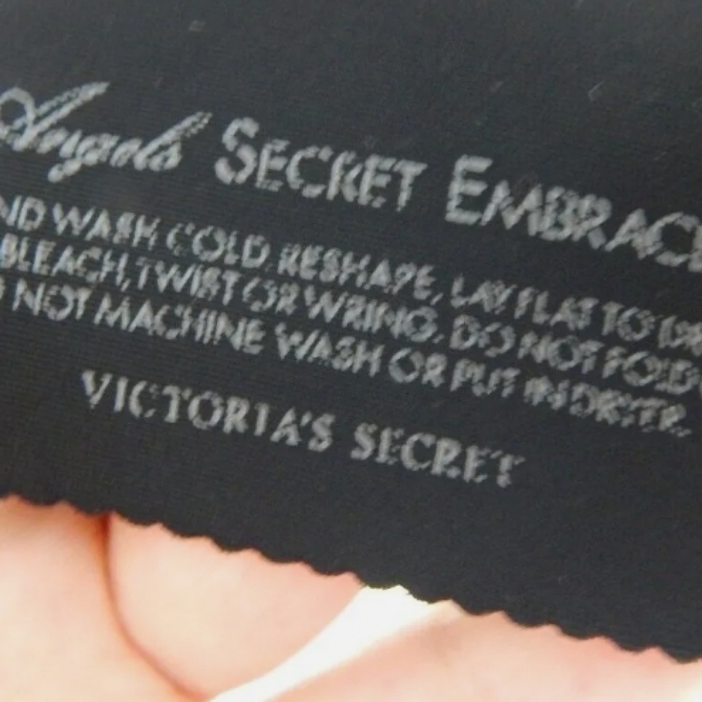 Victoria's Secret Angels Secret Embrace Bra - Picture 5 of 5